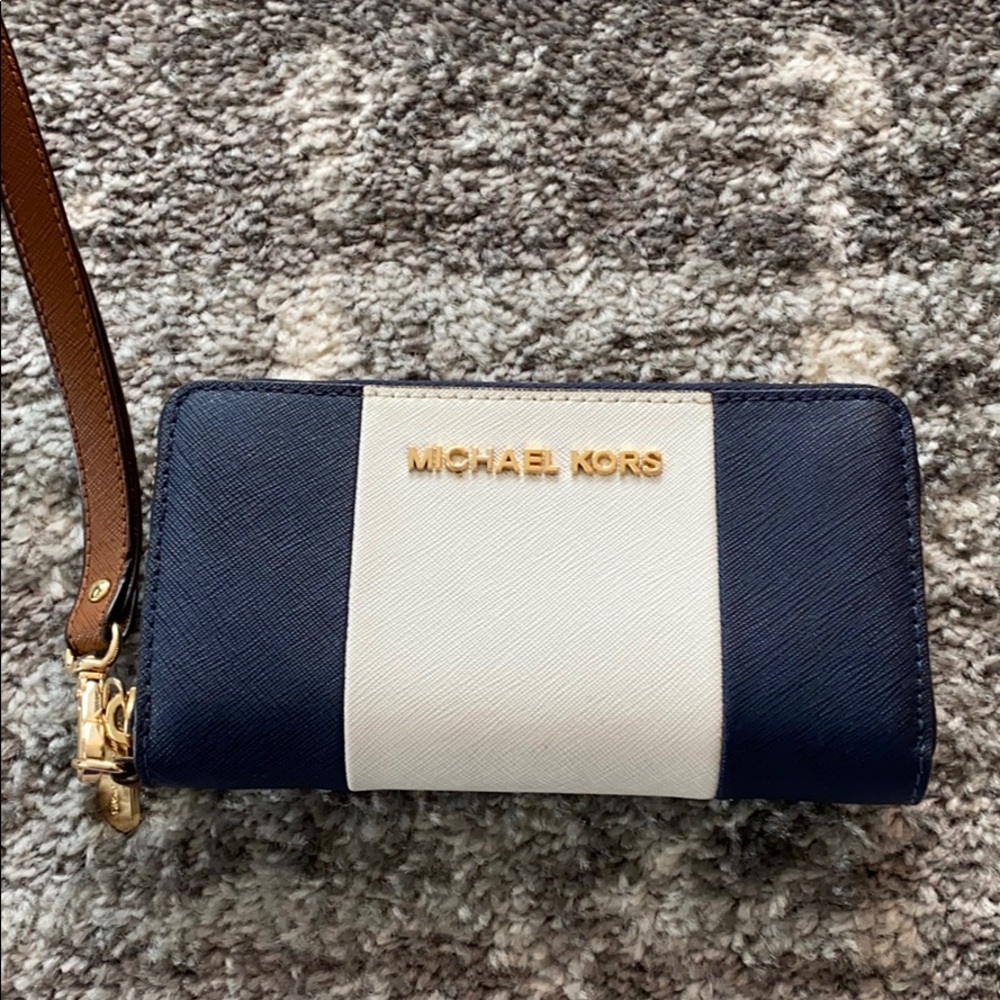 Michael Kors wristlet
